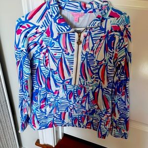 Lilly Pulitzer pull over in excellent condition